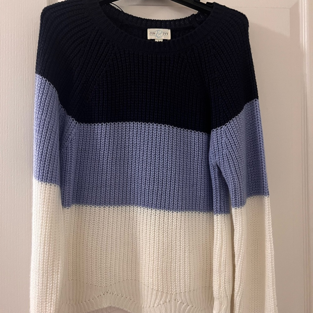 Chic Colorblock Crew Neck Sweater - Black, Blue, and White